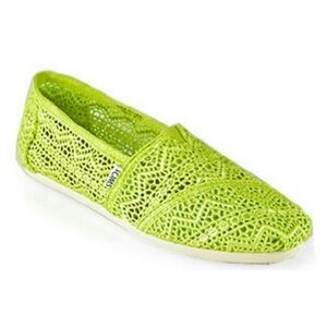 “TOMS” Classic Crochet Slip-Ons